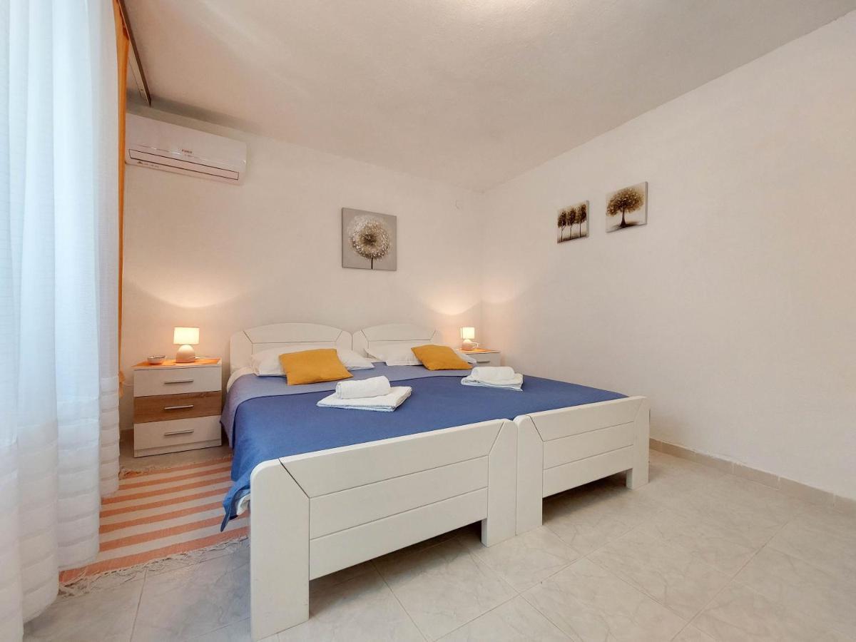 Apartments Ivanka Krk Town Esterno foto