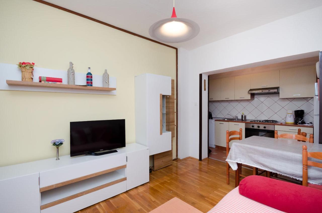 Apartments Ivanka Krk Town Esterno foto